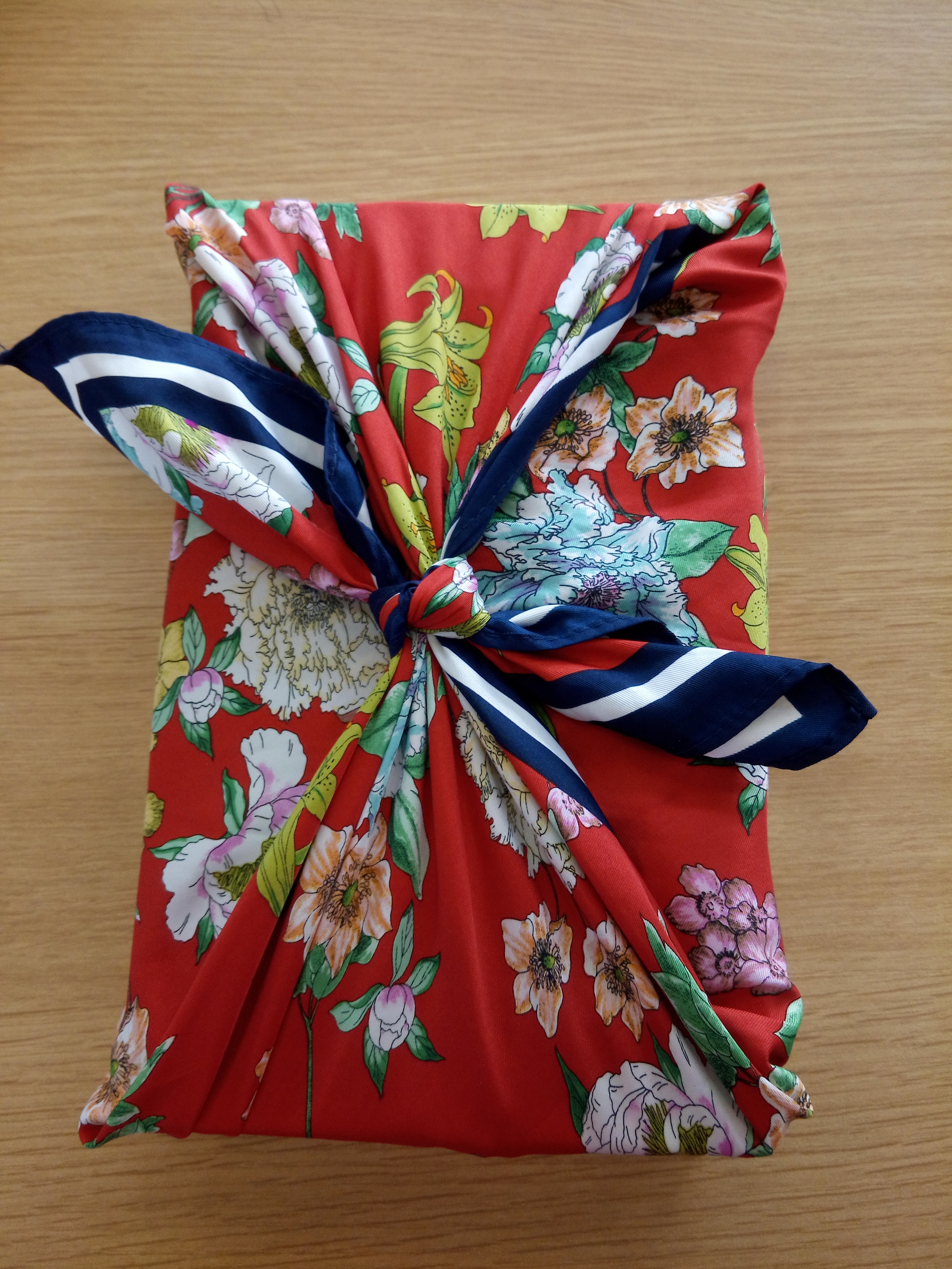 Furoshiki, l'emballage cadeau éco-responsable – SloWeAre